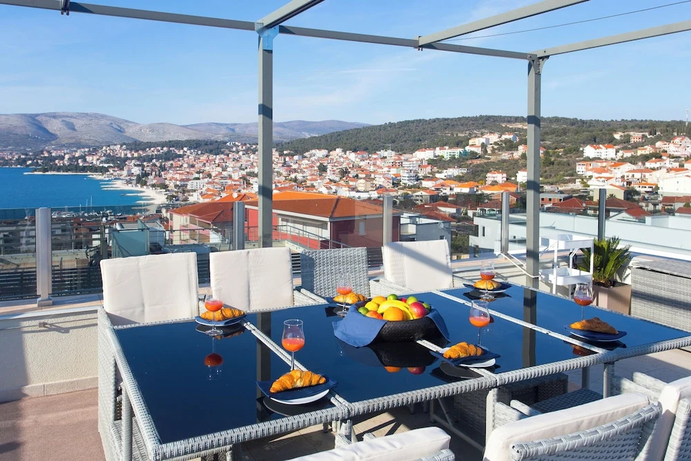 Oceanview Deluxe Penthouse Apartment With 89m2 Living Space & 90m2 Roof Terrace