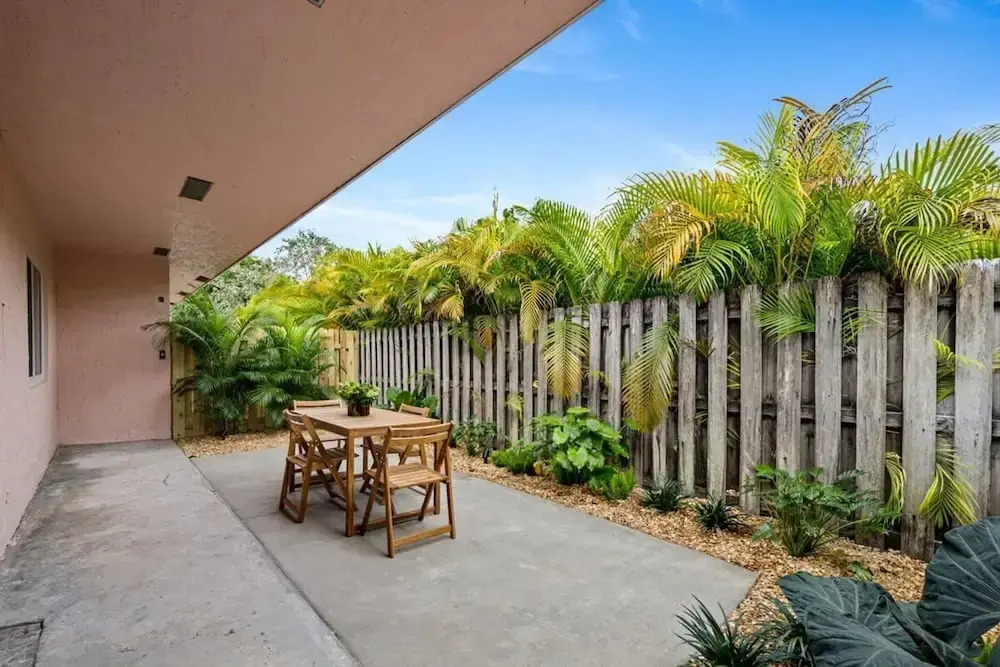 Spacious 2 BR Sailboat Bend