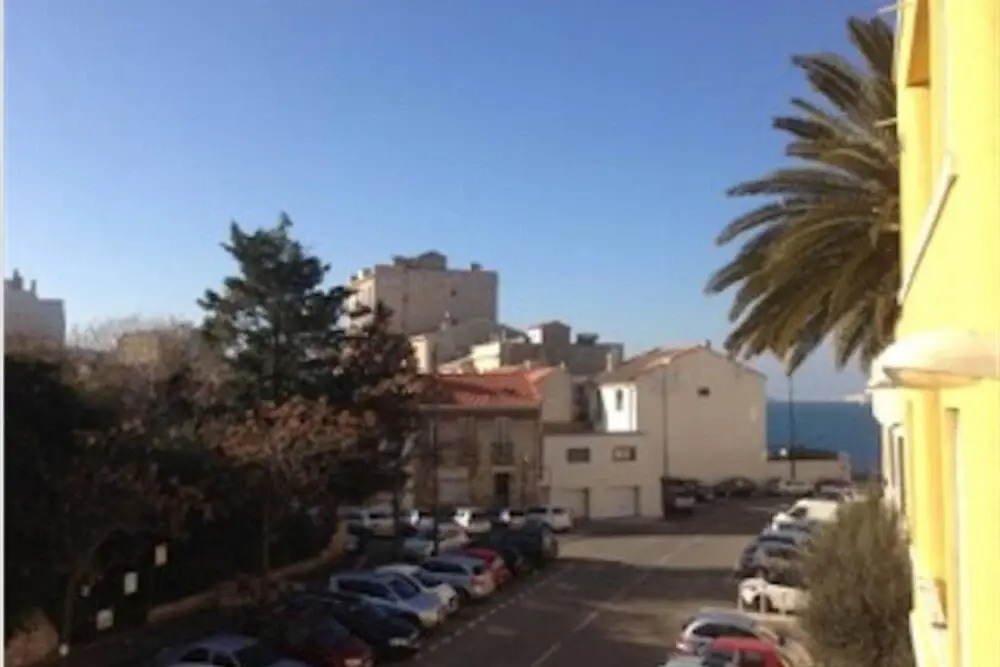 4-room Apartment at the Crossroads Marseille Life