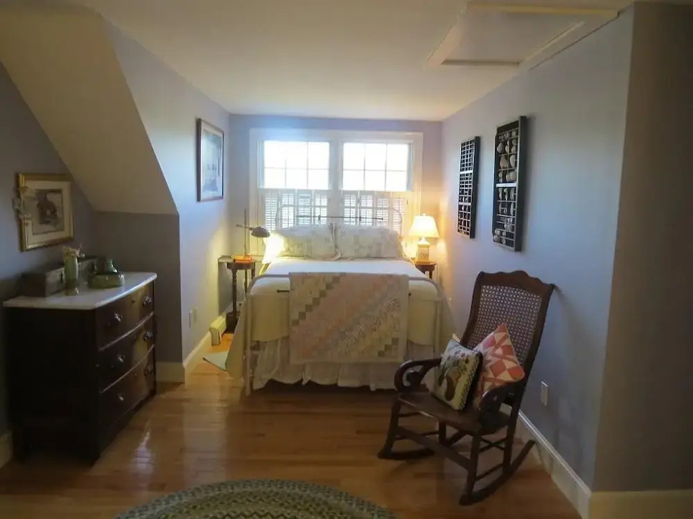 76 Indian Hill Road North - Three Bedroom House