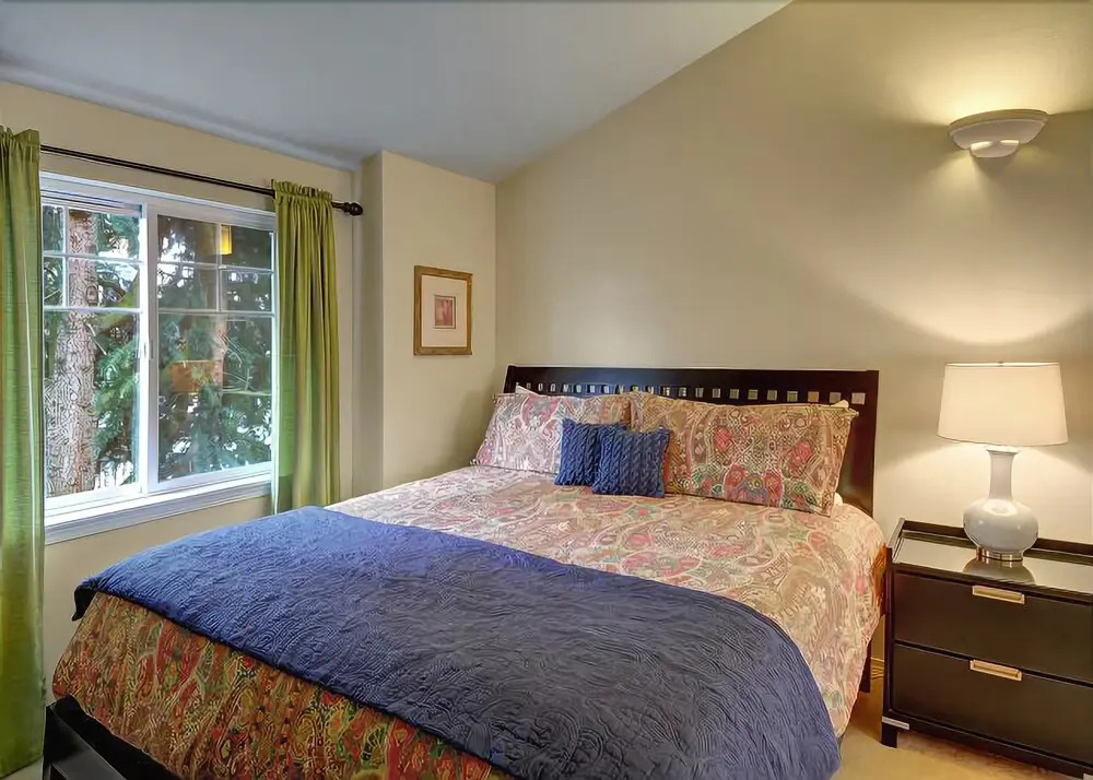 Ballard Northwesterner - Three Bedroom Townhome with Balcony