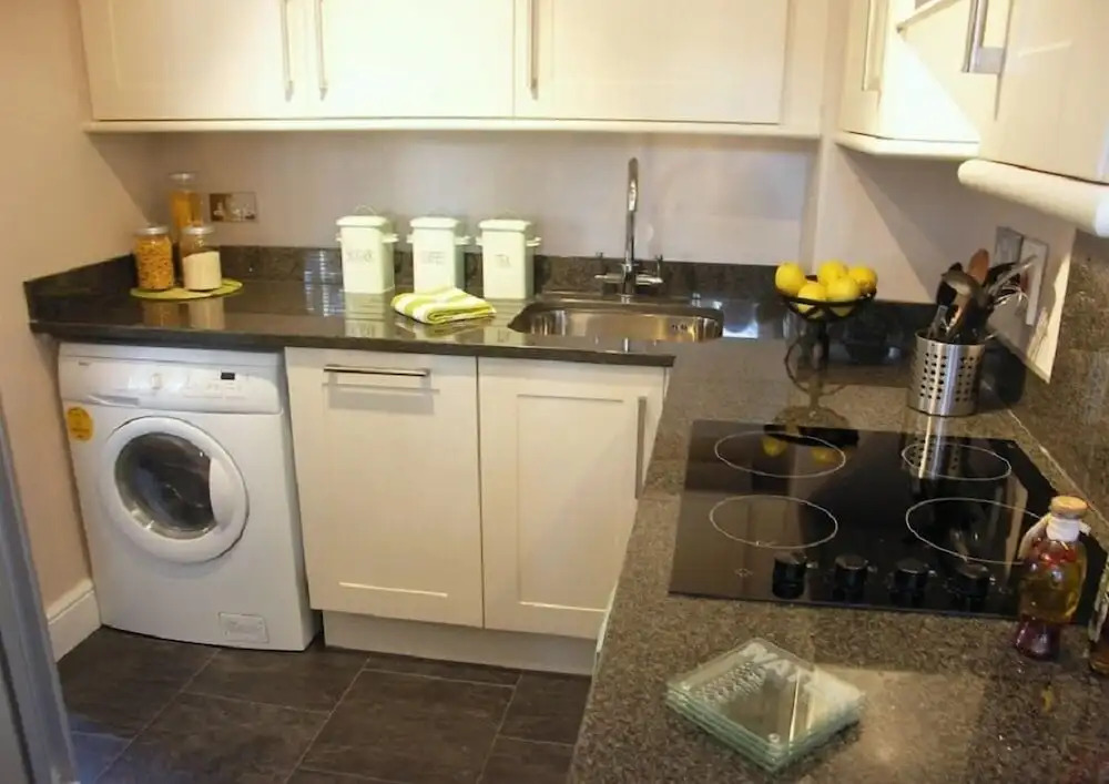 Elizabeth Court Stylish Two-Bedroom Apartments in Windsor