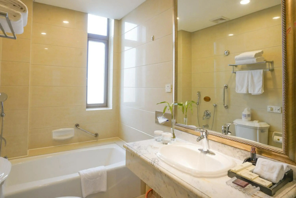 Отель Broadway Mansions Shanghai