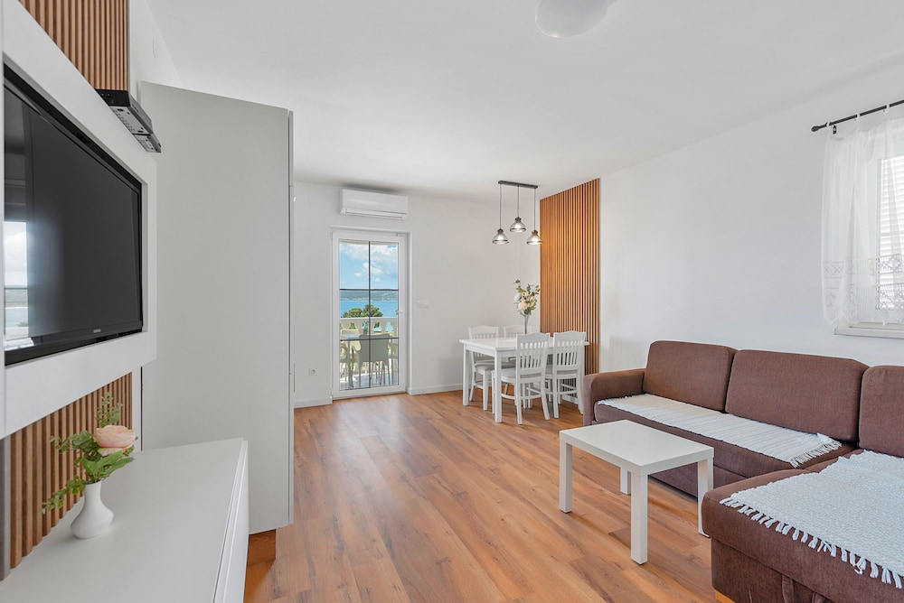 Superior Apartment Tania 8
