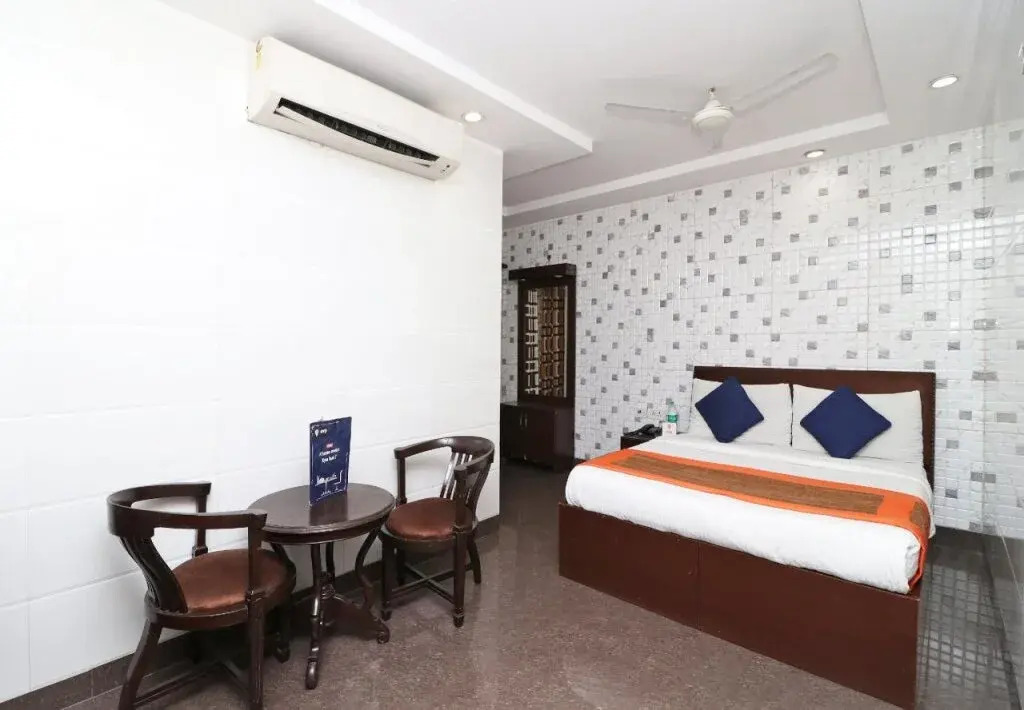 Hotel Preet Palace -5 Mints Walk From Nizamuddin Railway Station