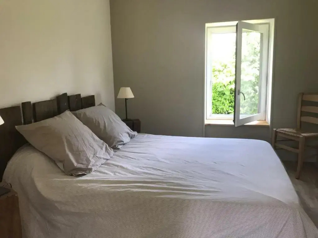 Gîte confortable avec piscine et animaux admis à Saint-André-dApchon - FR-1-496-143