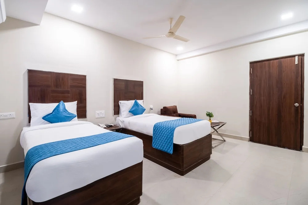Monday Hotels Swarnas The Capital