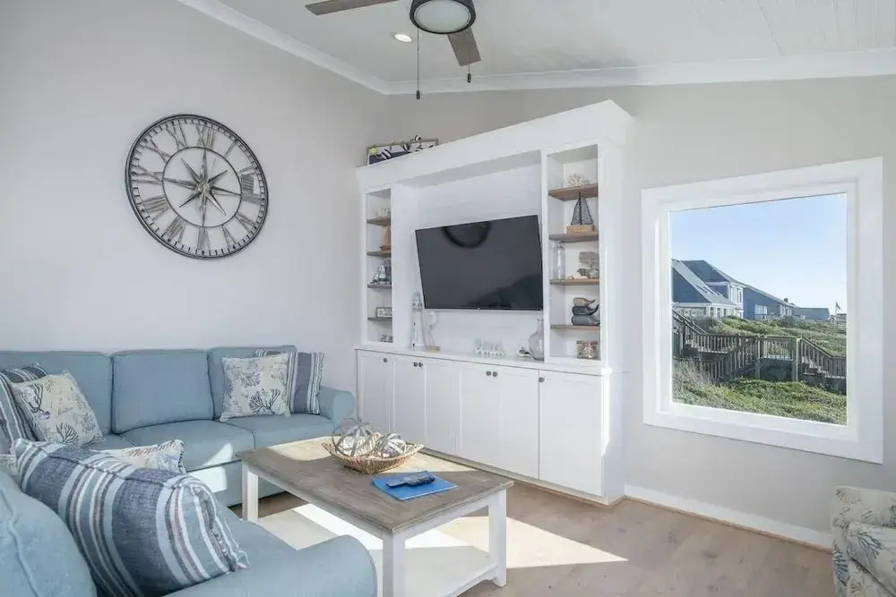 The Green Flash 4 Bedroom Home by RedAwning