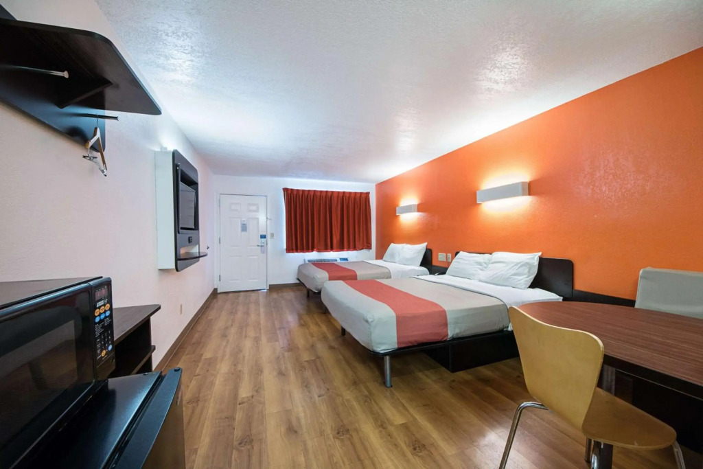 Motel 6-San Antonio, TX - Fiesta Trails