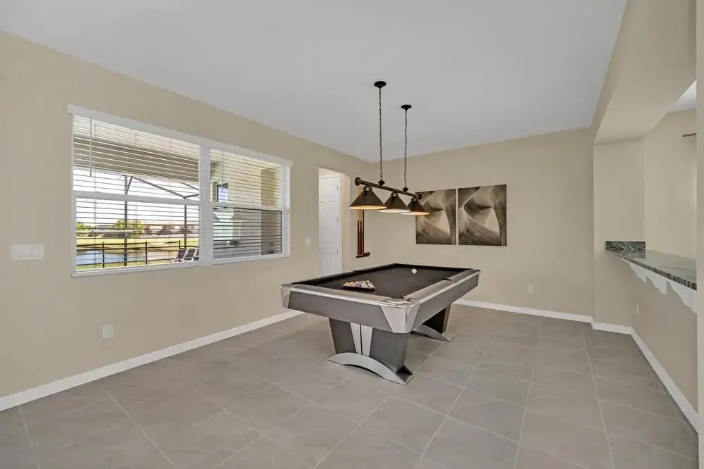 Family Resort - 9BR - Sleeps 19 - Private Pool Hot Tub Games Room and BBQ