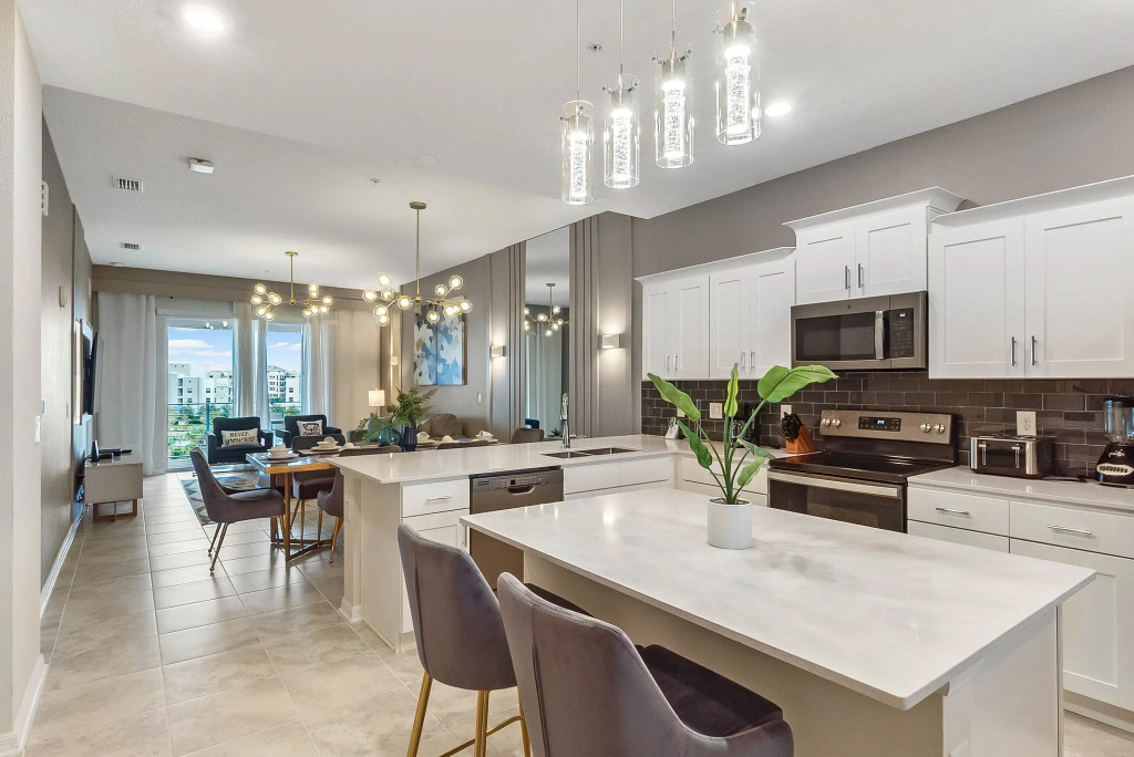 2 Bedrooms / 2 Bathrooms / Storey Lake (3150-404 PC), Kissimmee, US