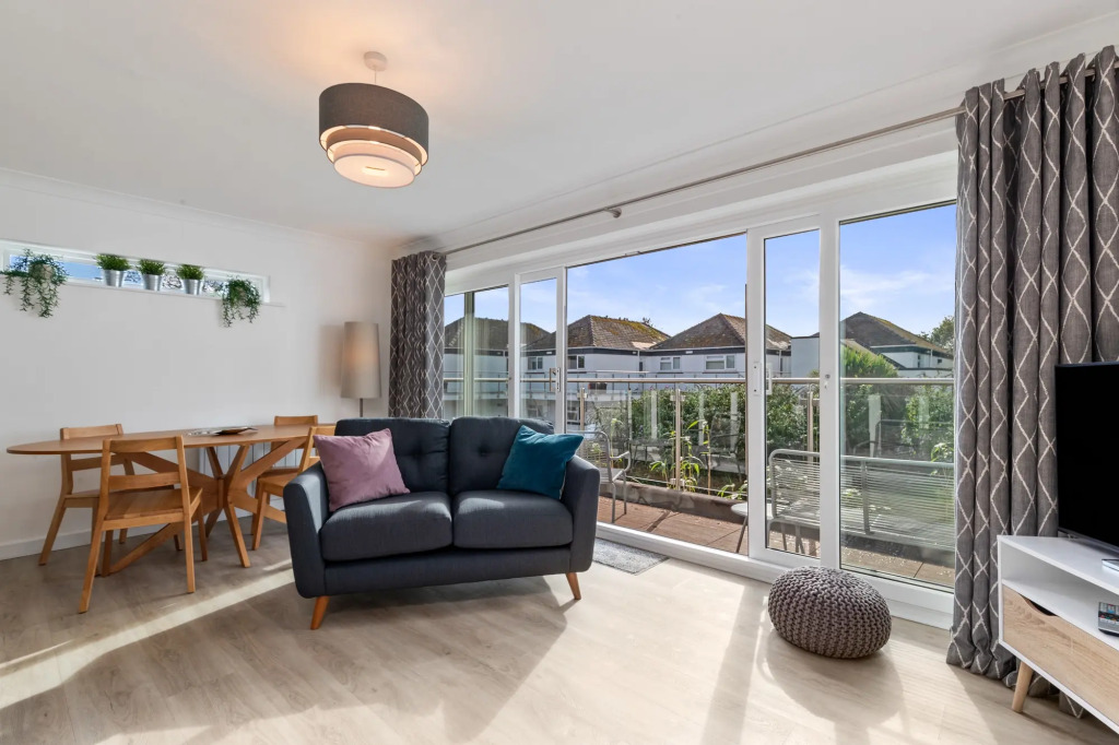 25 Coedrath Park - Sea Views From Balcony Short Walk to Beach Parking