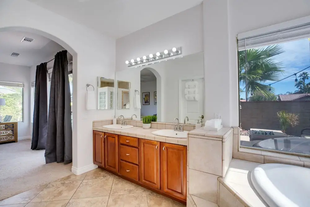 New Listing! Contemporary W/ Pool & Hot Tub 4 Bedroom Home