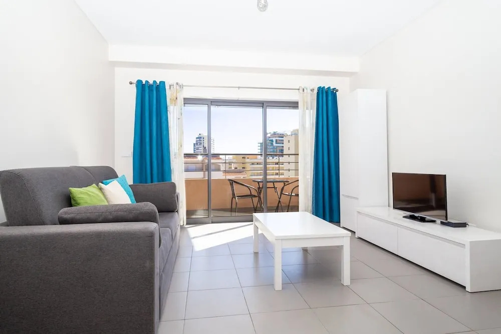 05 in Portim o With 1 Bedrooms and 1 Bathrooms