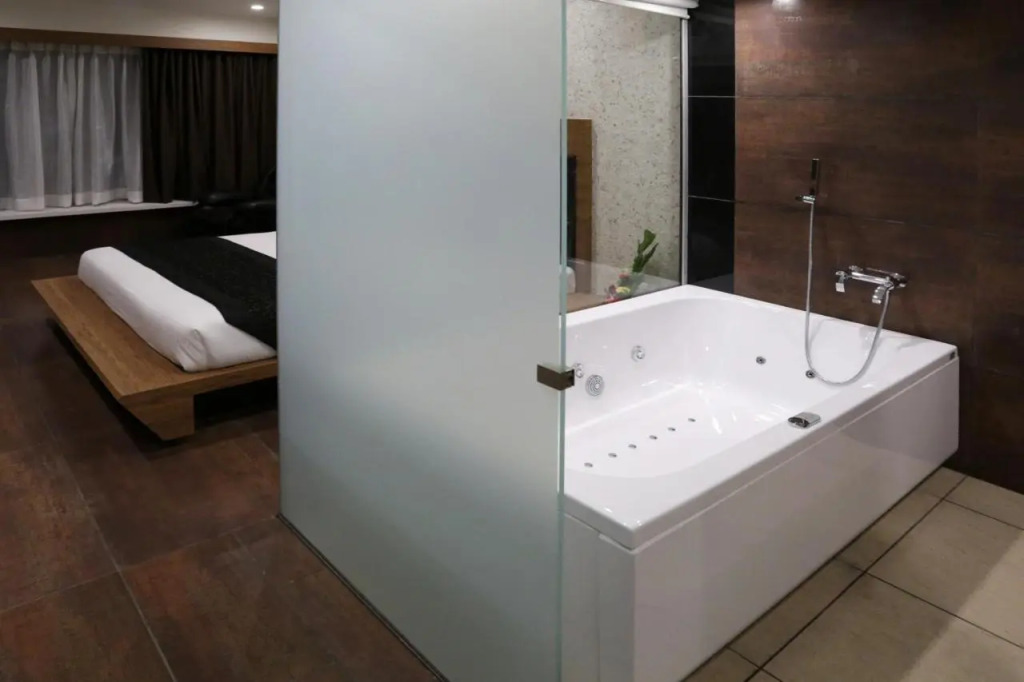 Grand Kailash Hotel