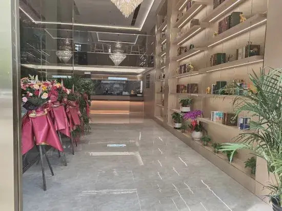 Lanyue Shifeng Hotel (Huangjiahu University Town Chinese Medicine University Subway Station Branch)