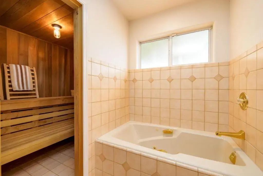 New! Lake Havasu Oasis w/ Custom Pool & Spa-