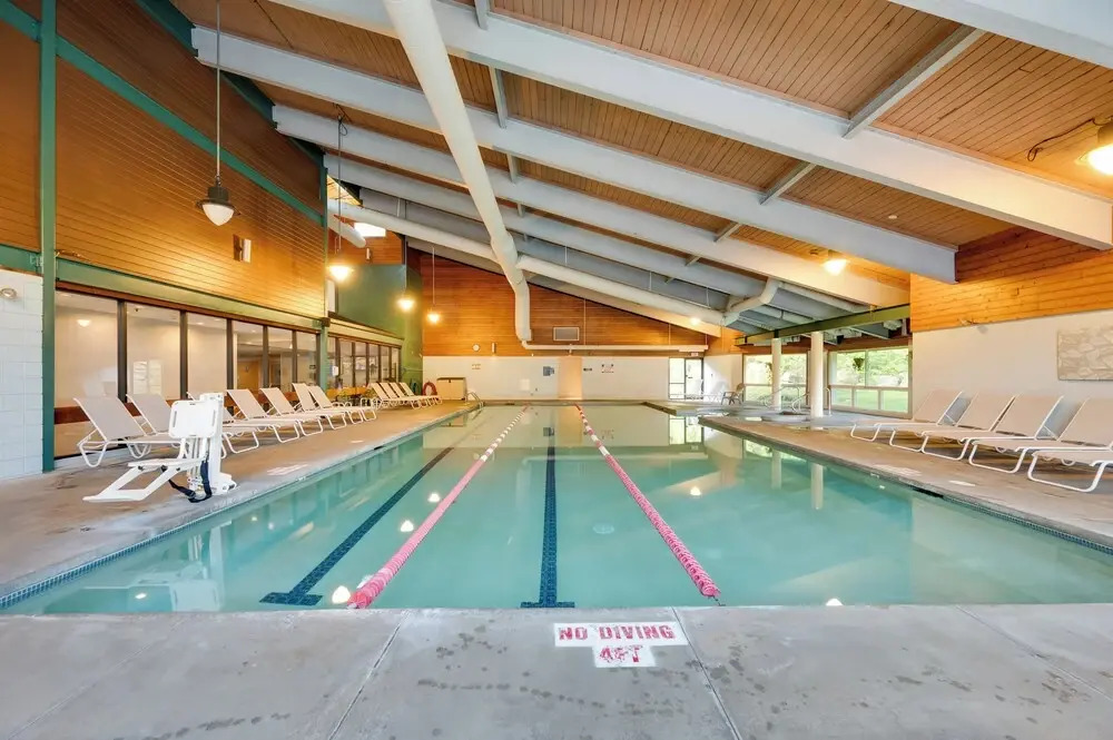 Lincoln Townhome w/ Community Pool & Club Access!
