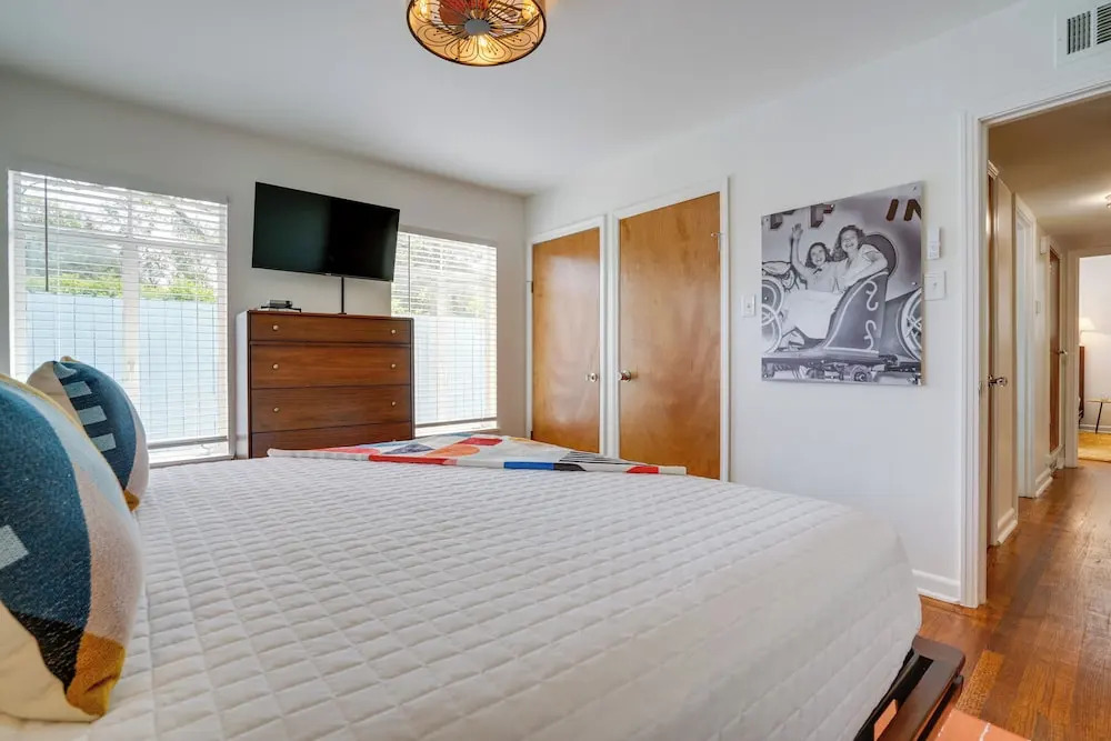 San Antonio Retreat w/ Private Hot Tub & Gas Grill
