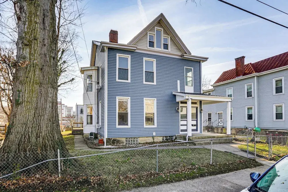 6 Mi to Dtwn Cincinnati: Dog-friendly Apt w/ Yard