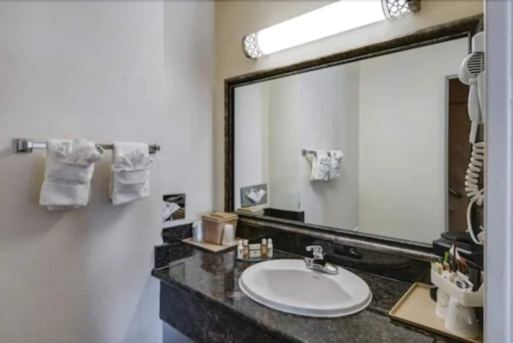 Arbor Inn Monterey