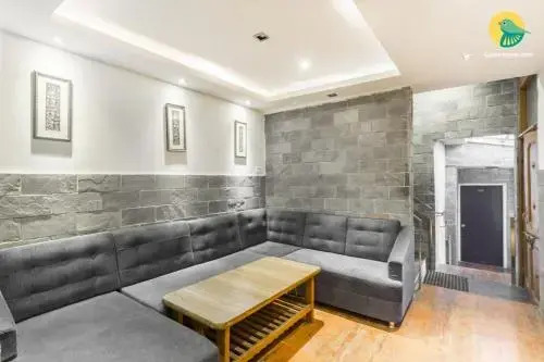 Boutique room in Kaithu, Shimla, by GuestHouser 3359