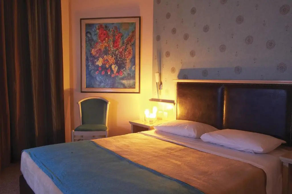 Iris Hotel