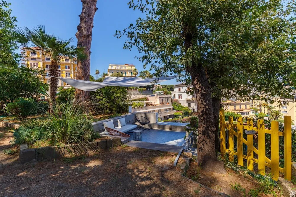 Quite Shelter in Naples