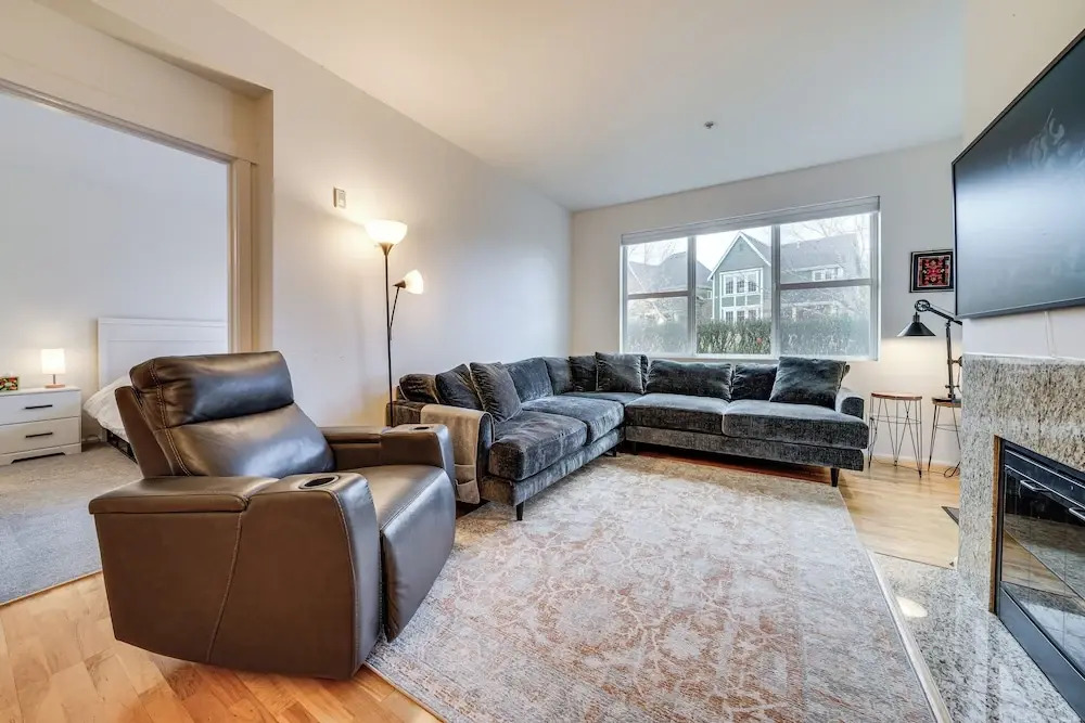 Condo 6 Mi to Lumen Field & Dtwn Seattle!