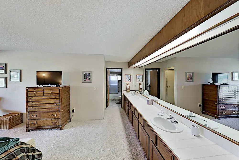 New Listing! Summit County Splendor By Lake Dillon 3 Bedroom Townhouse