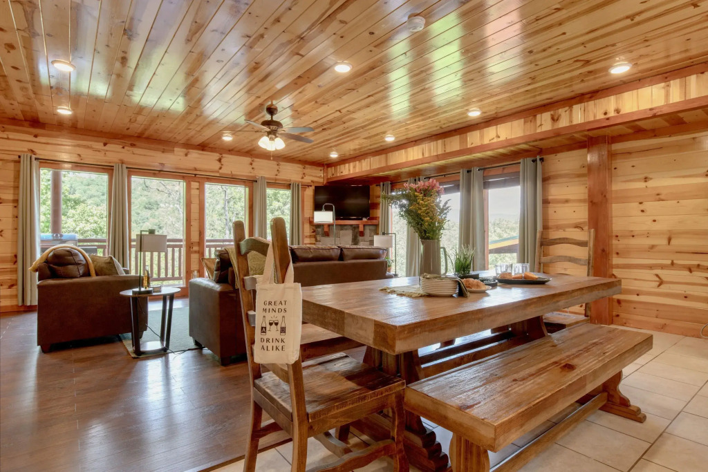 Evergreen Lodge by Avantstay Indoor Heated Pool + Game Room + Movie Theater + Hot Tub Mtn Views + Pigeon Forge