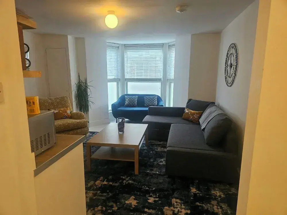 Seaside Haven Coastal Comfort 200m from the Beach