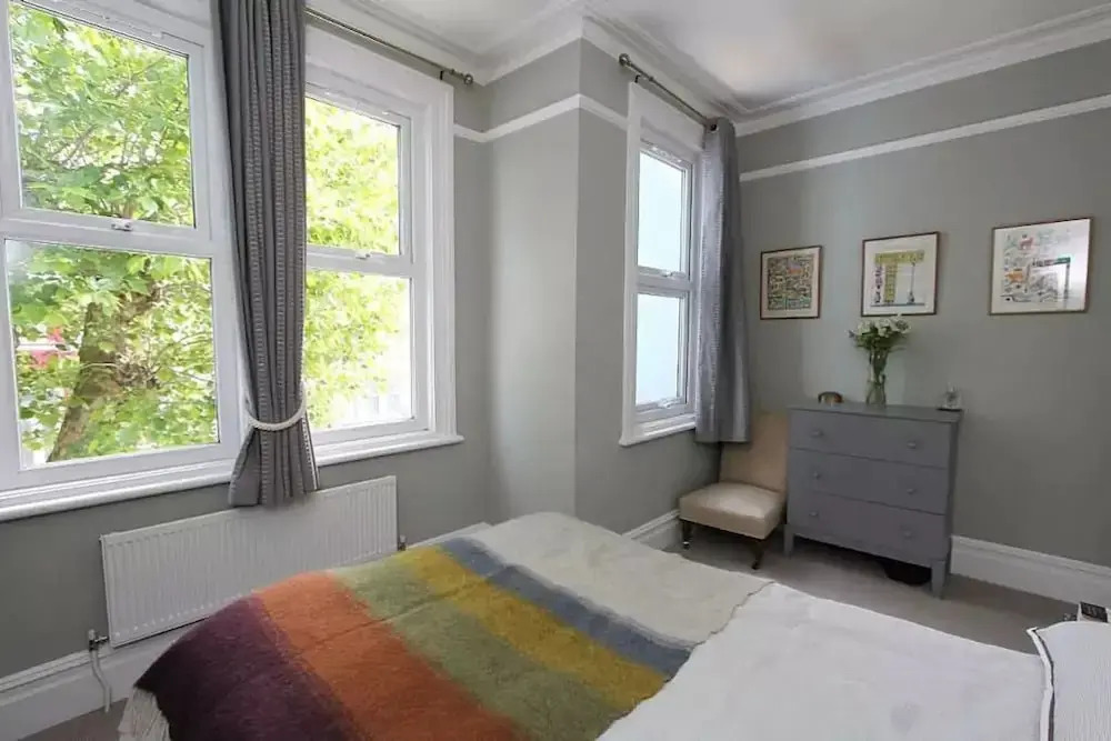 Spacious 3 Bedroom Home In North London