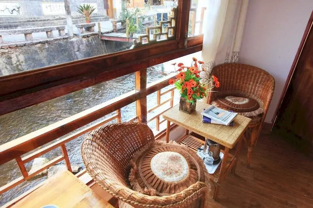Lijiang Longzhigu Inn