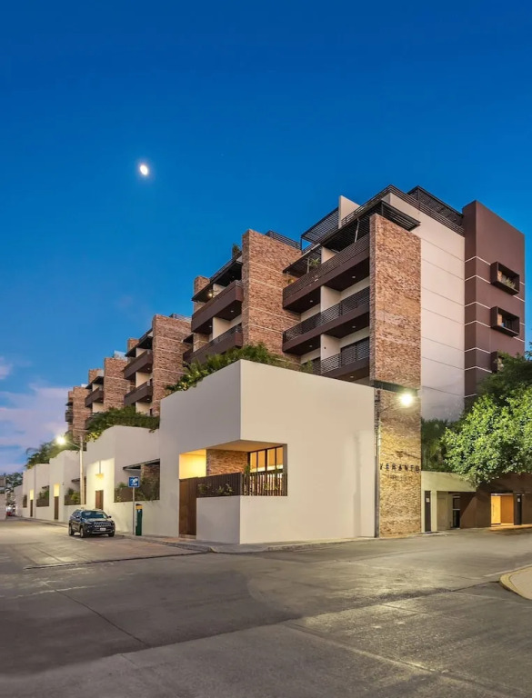 Luxurious Condo Studio 5 Minutes Beach