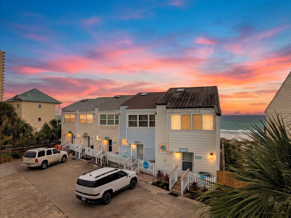 Breathtaking Views from Gulf Front 2 Bd / 3 Ba Townhome