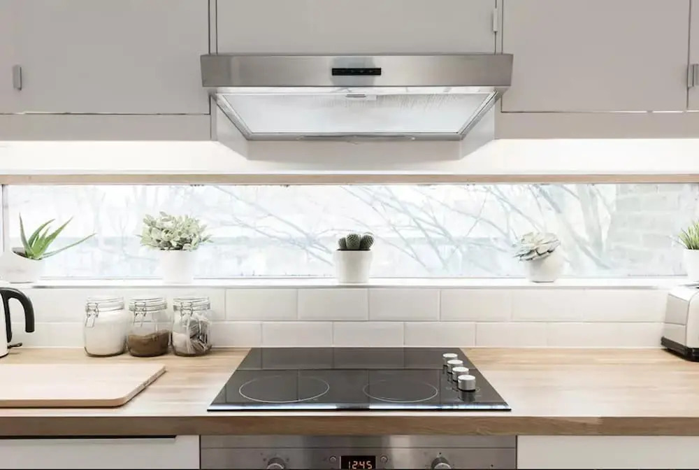 Amazing Modern 2 Bedroom Apartment in Zone 1!