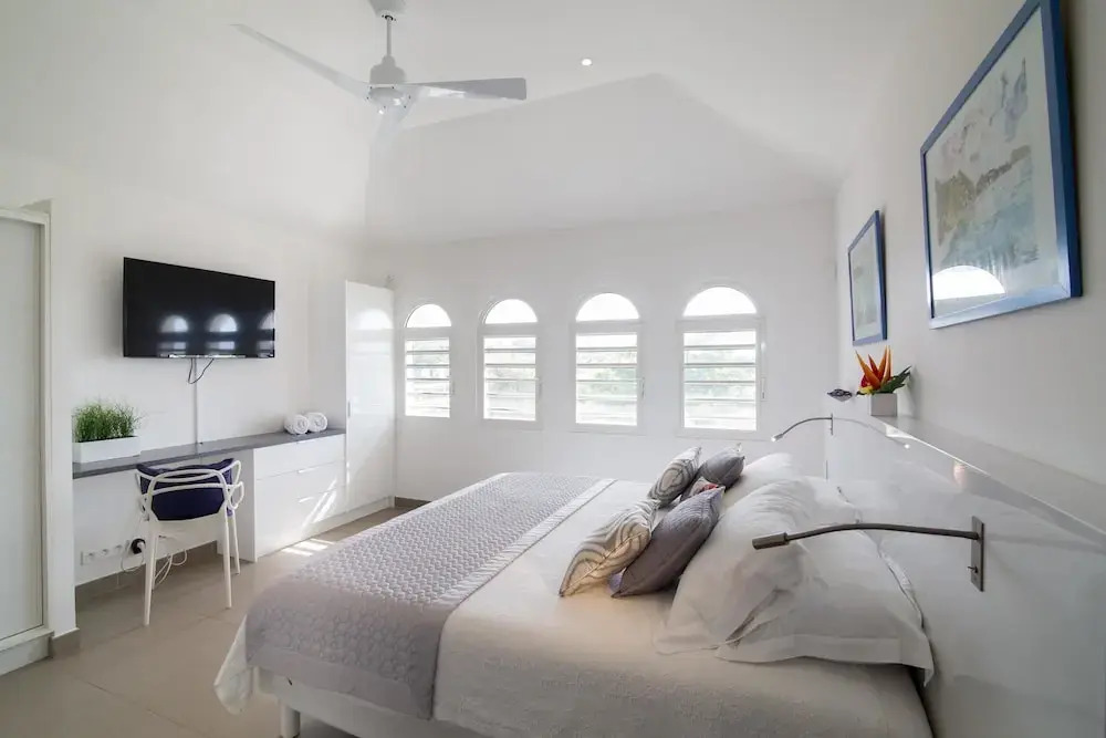 Exclusive Gated Area, Close to Beaches, Huge Pool, AC, Free Wifi, Perfect for Families !
