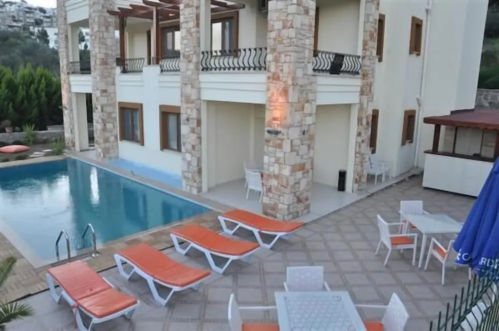 Liona Residence