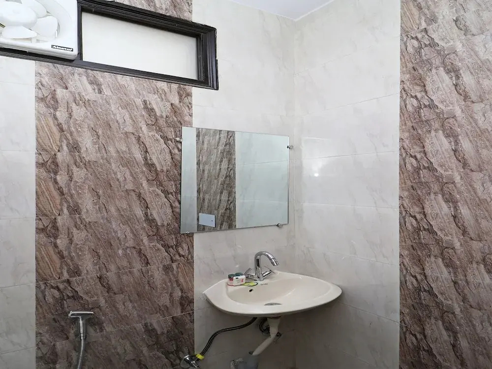 OYO 12348 Hotel Aerosky Residency