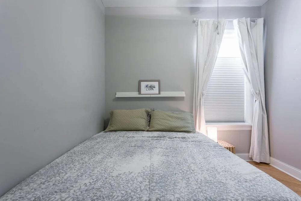 Spacious Split-level Apartment - Great for Groups