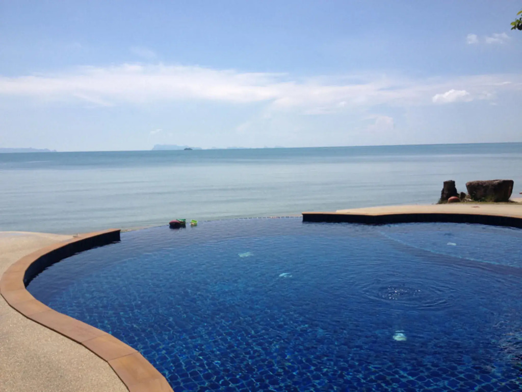 Lipa Lodge Beach Resort