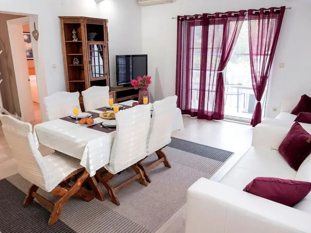 Villa with with 5 apartments in Peracko Blato