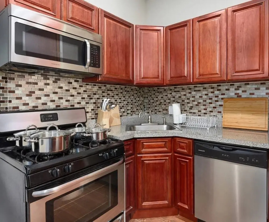 Cozy 2br 2ba Apartment Close To Nyc