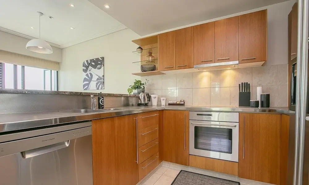 QV Viaduct Charming Apartment with AC WiFi and Parking - 933