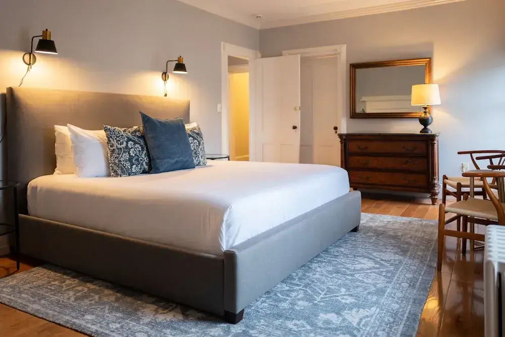 OneSixtyFive, The Inn on Park Row