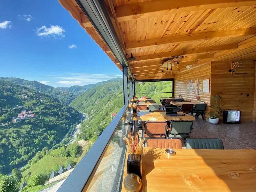 moni suit bungalow