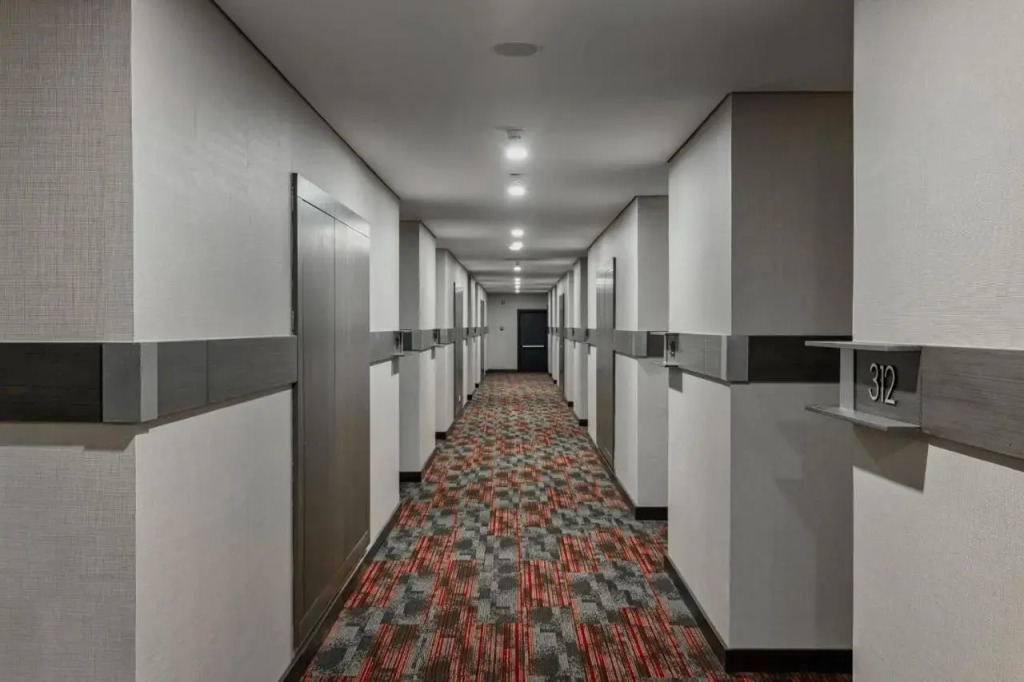 Alisa Hotel Tema