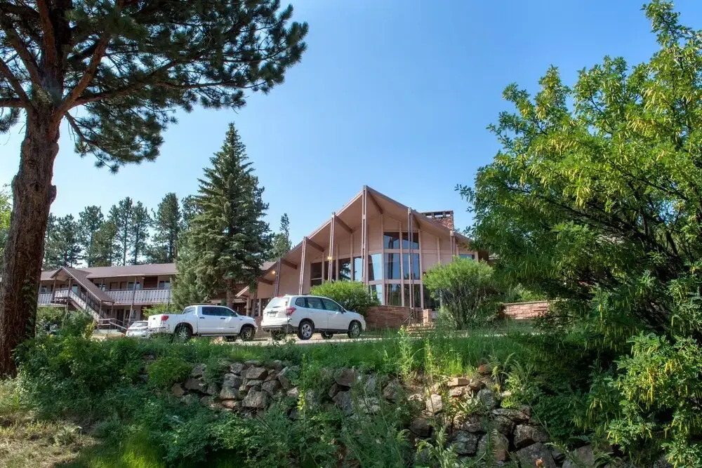 Trailhead Lodge