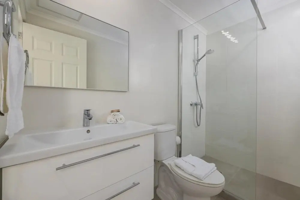 NEW Modern 2 Bedroom Townhome Gold Coast